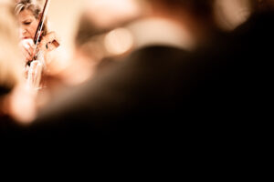 Hommage an Johann Strauss im Musikverein mit Anne-Sophie Mutter, Manfred Honeck, Max Richter, John Williams, Wiener Symphoniker und den Wiener Sängerknaben