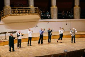 Strau$$ - Ein Tänzchen zwischen den Stühlen von Johann Strauss Strauss 2025 Wien und Mnozil Brazz
