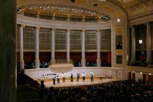 Strau$$ - Ein Tänzchen zwischen den Stühlen von Johann Strauss Strauss 2025 Wien und Mnozil Brazz
