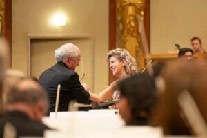Hommage an Johann Strauss im Musikverein mit Anne-Sophie Mutter, Manfred Honeck, Max Richter, John Williams, Wiener Symphoniker und den Wiener Sängerknaben