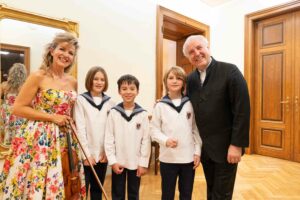 Hommage an Johann Strauss im Musikverein mit Anne-Sophie Mutter, Manfred Honeck, Max Richter, John Williams, Wiener Symphoniker und den Wiener Sängerknaben